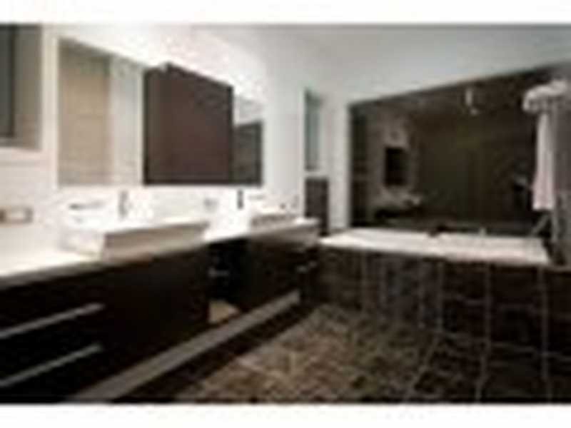 1 Royal Albert Crescent, Sovereign Islands QLD 4216